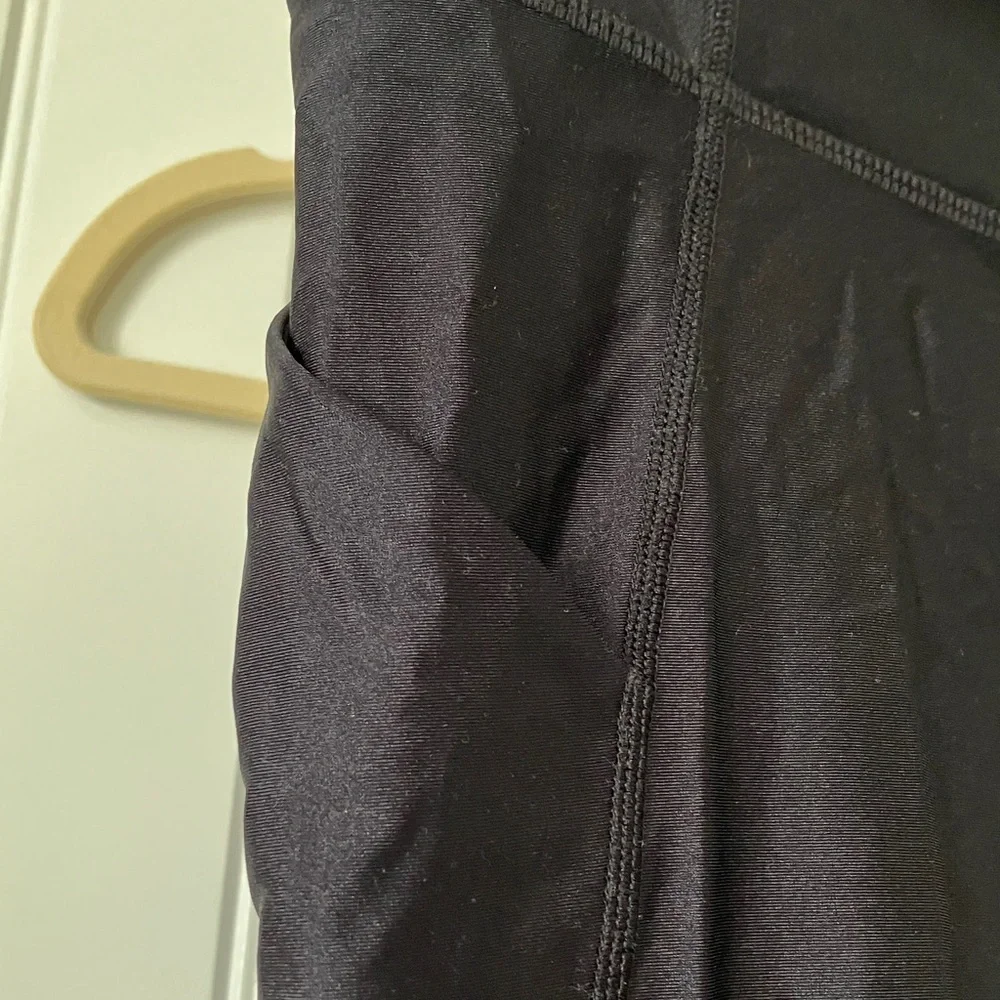 Fabletics Black Shine Leggings - Picture 3 of 4